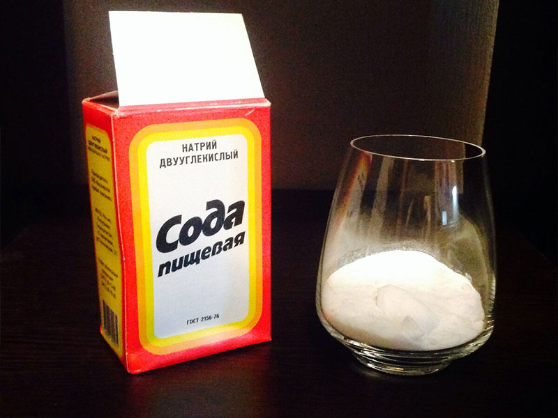 Сода иногда используется для чистки некоторых ковровых изделий от пластилина